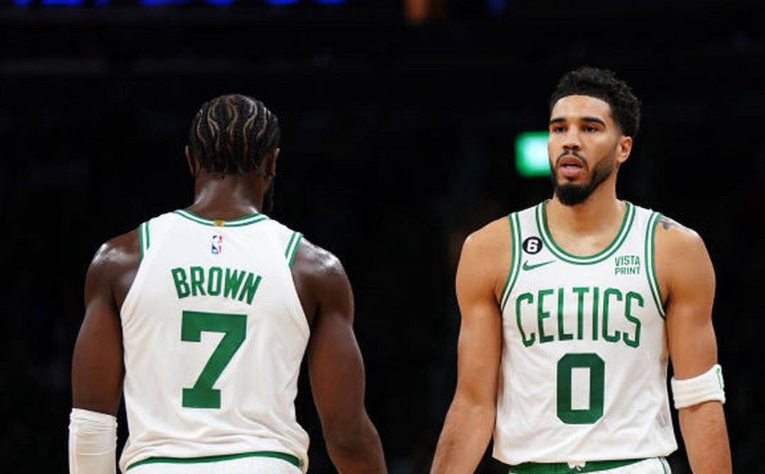 塔图姆连续十场比赛得分超过赛况扑朔迷离西亚卡姆在加拿大队比赛中刷新纪录，今夜上海海港备战NBA常规赛瞬间刷屏的简单介绍